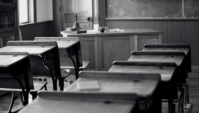 Empty courtroom interior with rows of desks facing the judge's bench, illustrating the formal and procedural nature of court proceedings.